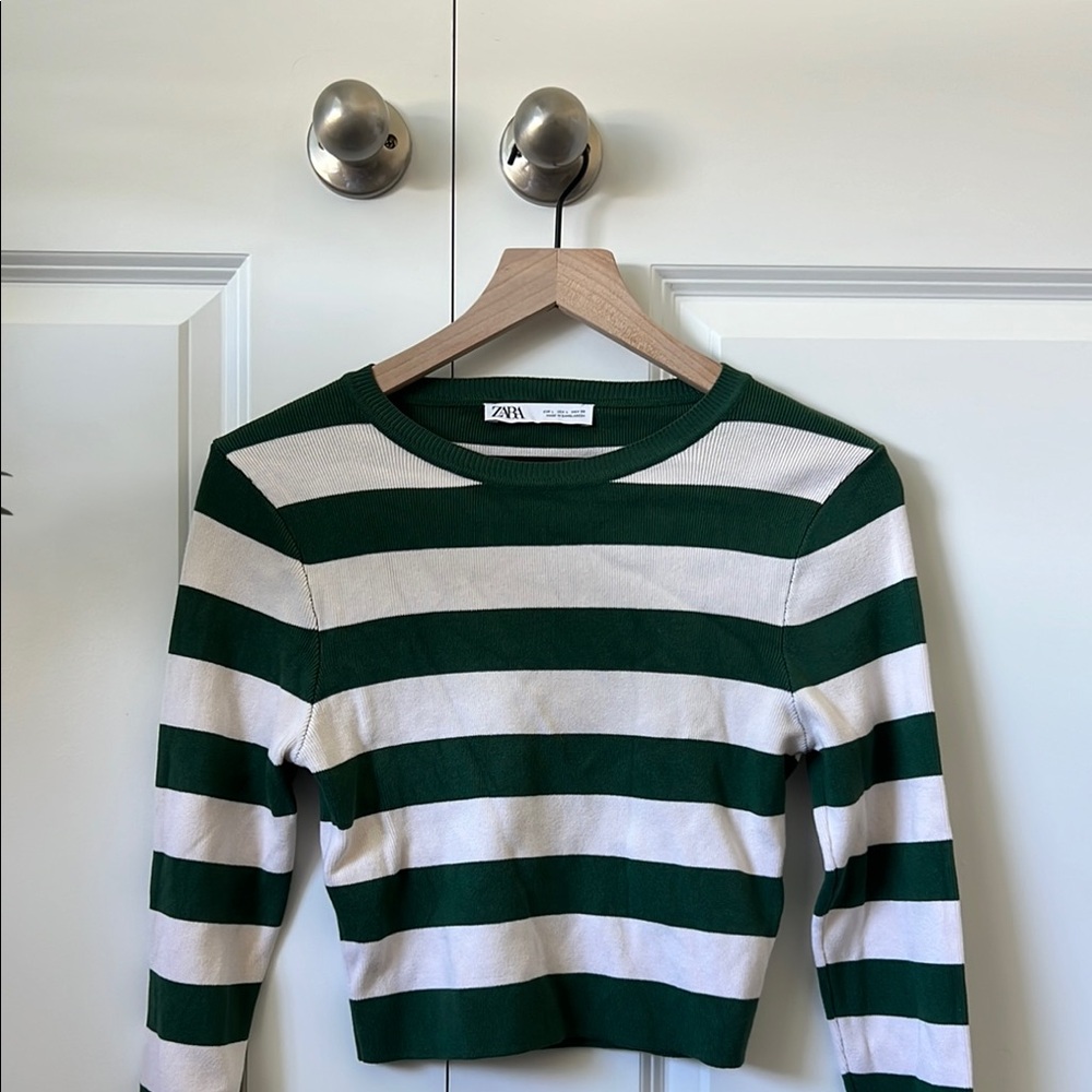 Zara Women's Striped Sweater in Green and White